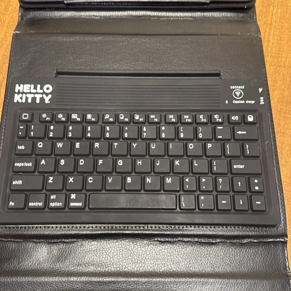Hello Kitty iPad 2/3 Case W- Bluetooth keyboard